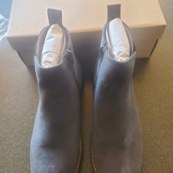 Steve Madden Bashher Suede Gray Chelsea Sz. 5 Bootie - Picture 1 of 14
